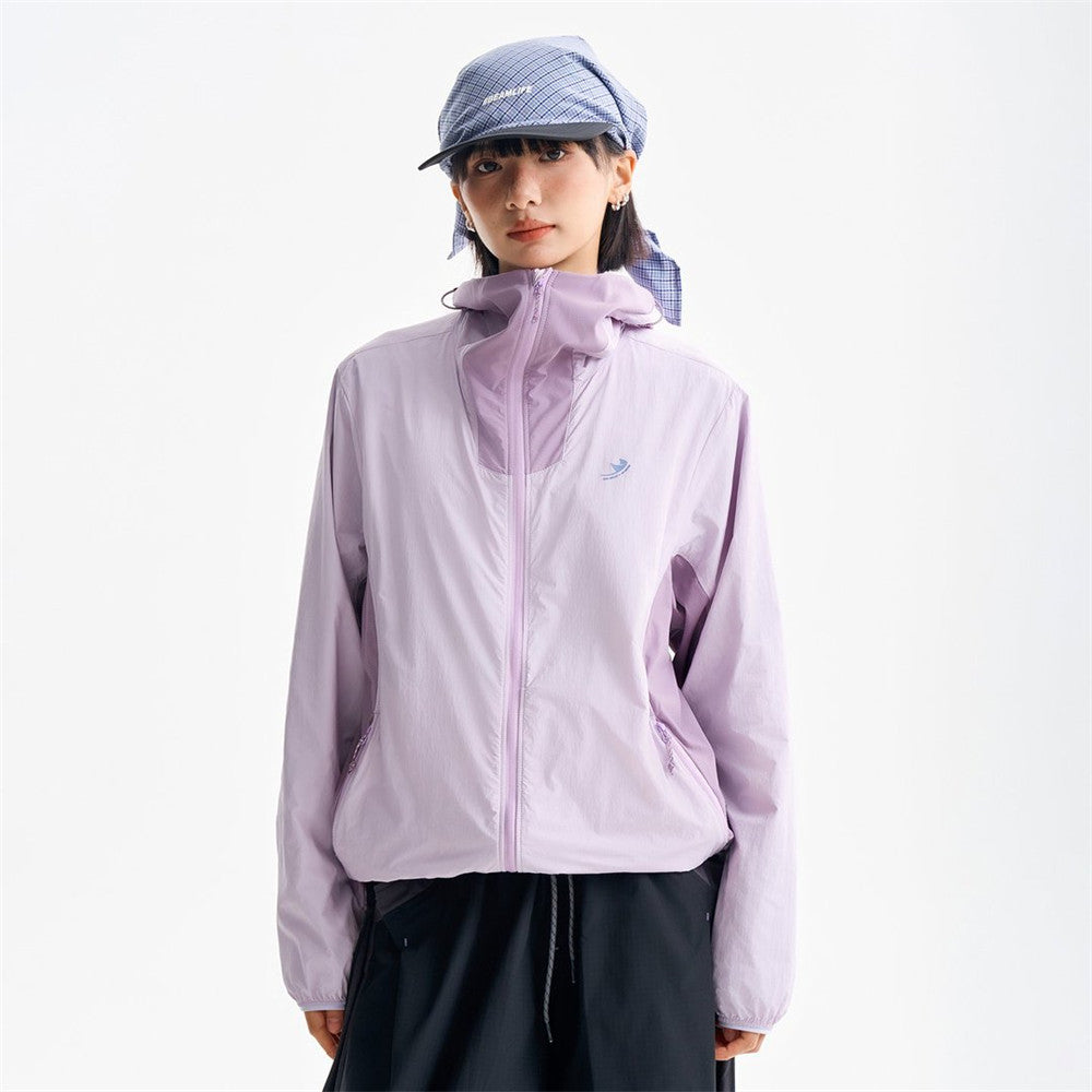 Lightweight hooded sunscreen jacket